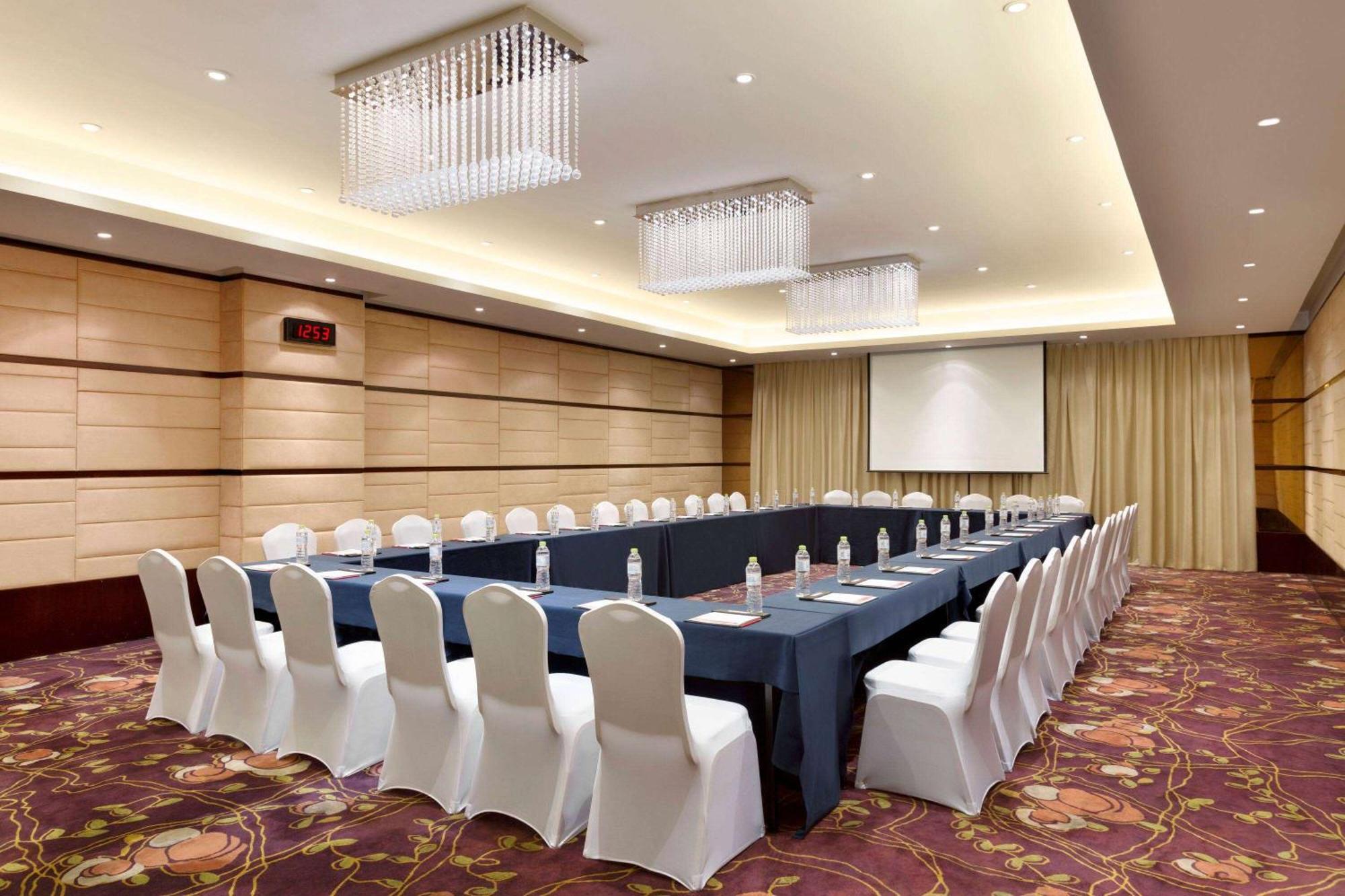 Ramada Plaza Lianyungang Hotel Kültér fotó